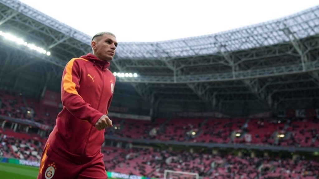 Galatasaraylı Lucas Torreira Beyoğlu’nda yumruklu saldırıya uğradı